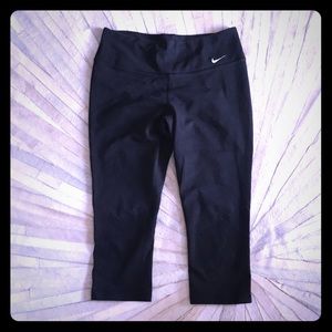 Nike dri fit, black Capri leggings size medium